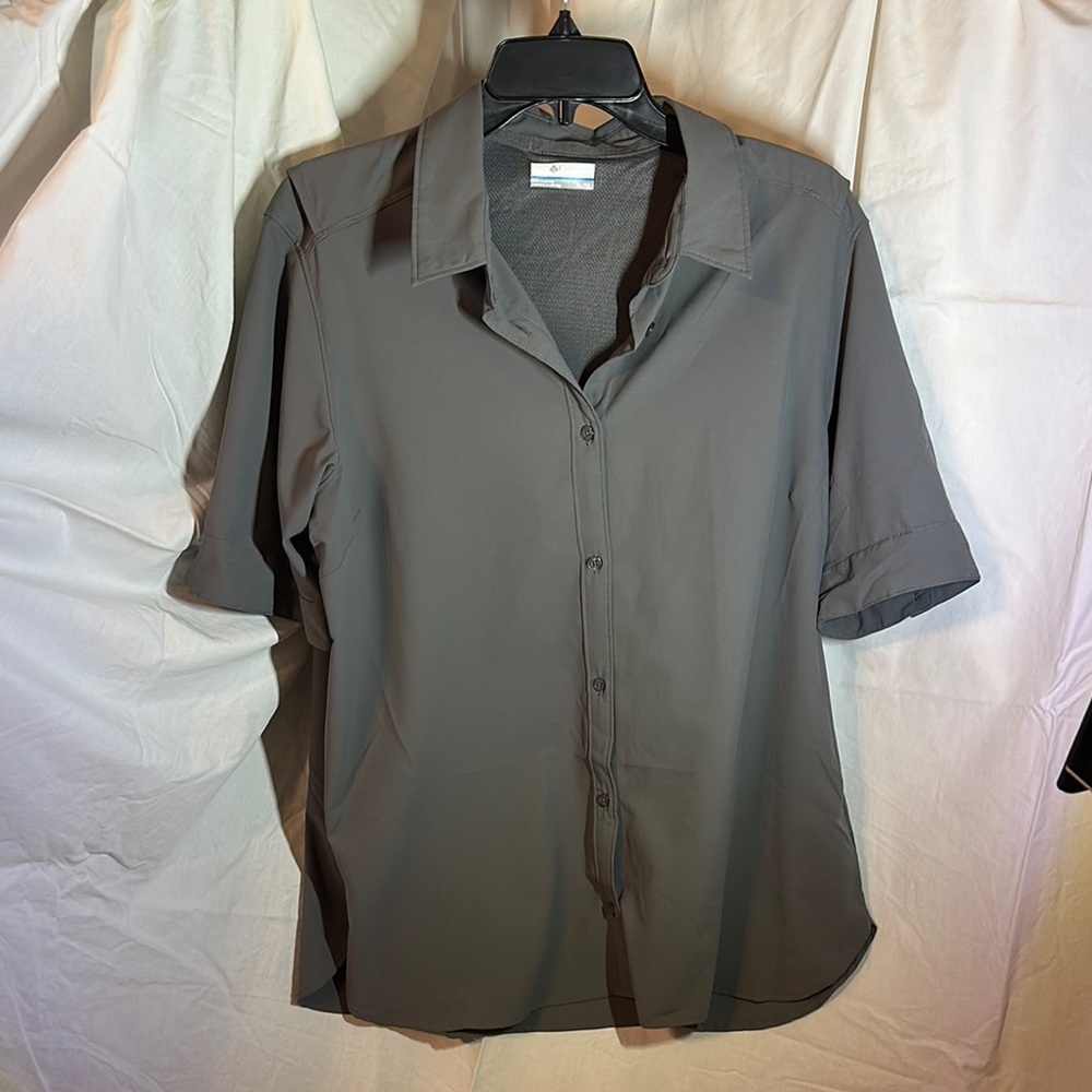 Women's Gray Columbia sun fishing button down Shirt